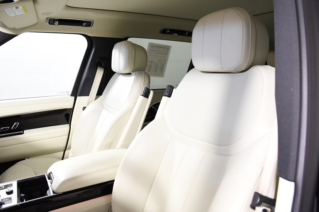 2023 Land Rover Range Rover SE photo 15