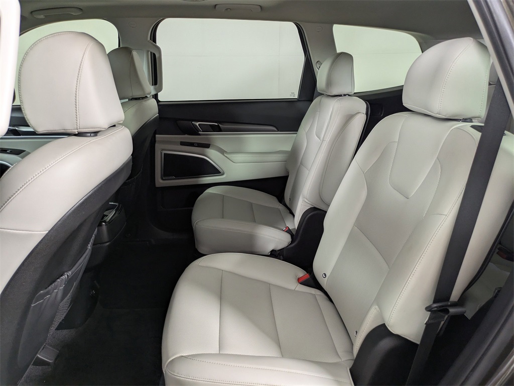 2022 Kia Telluride S photo 11