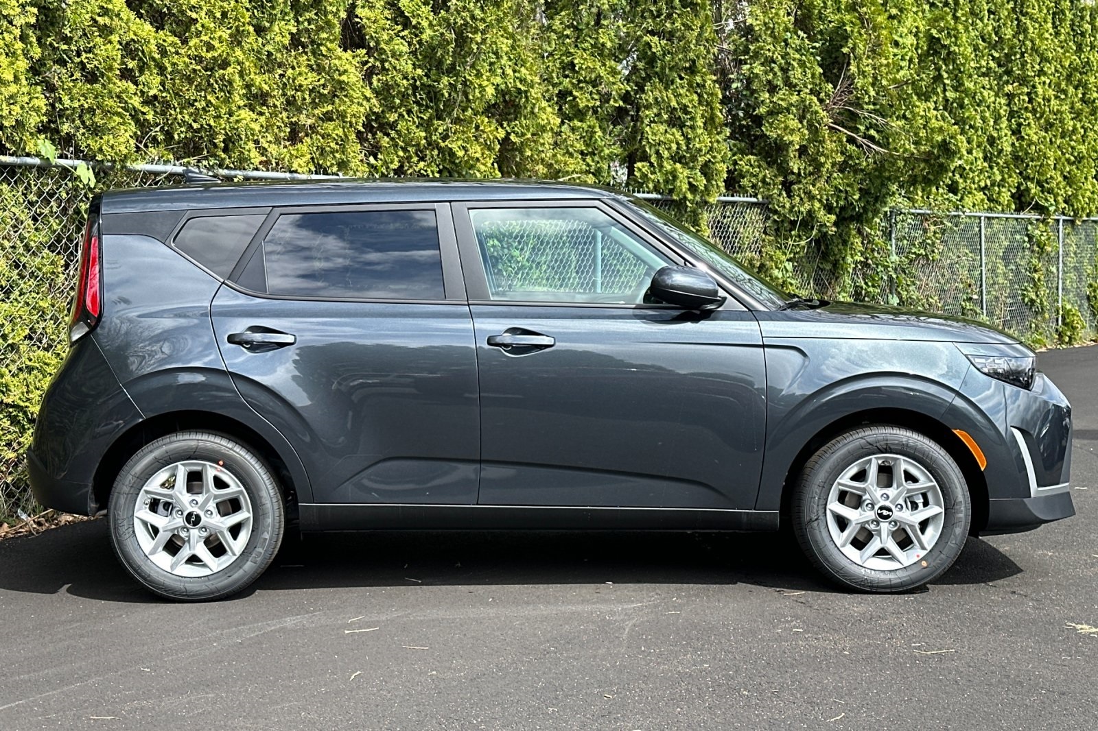 2025 Kia Soul LX photo 2