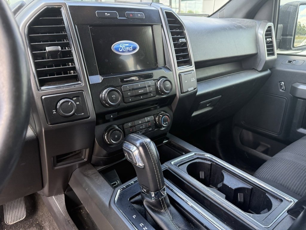 2017 Ford F-150 XLT photo 12
