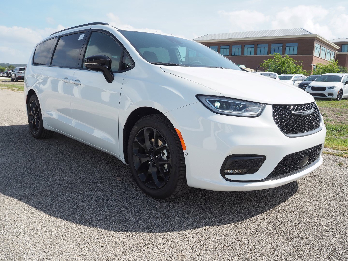 2024 Chrysler Pacifica Limited photo 4