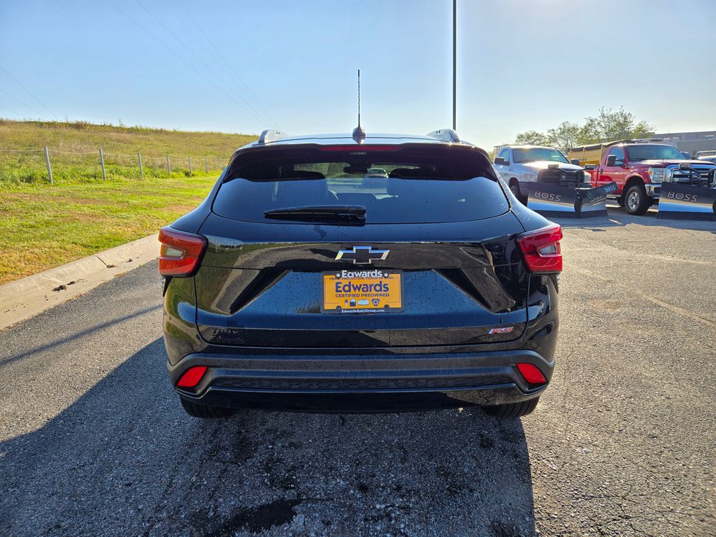 2025 Chevrolet Trax photo 3