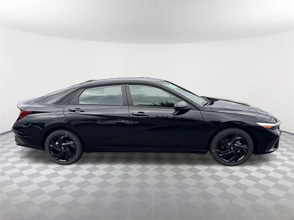 2026 Hyundai Elantra SEL Sport photo 4