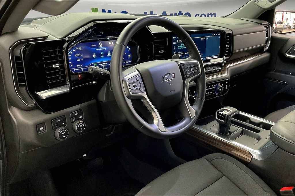 2023 Chevrolet Silverado 1500 RST photo 13