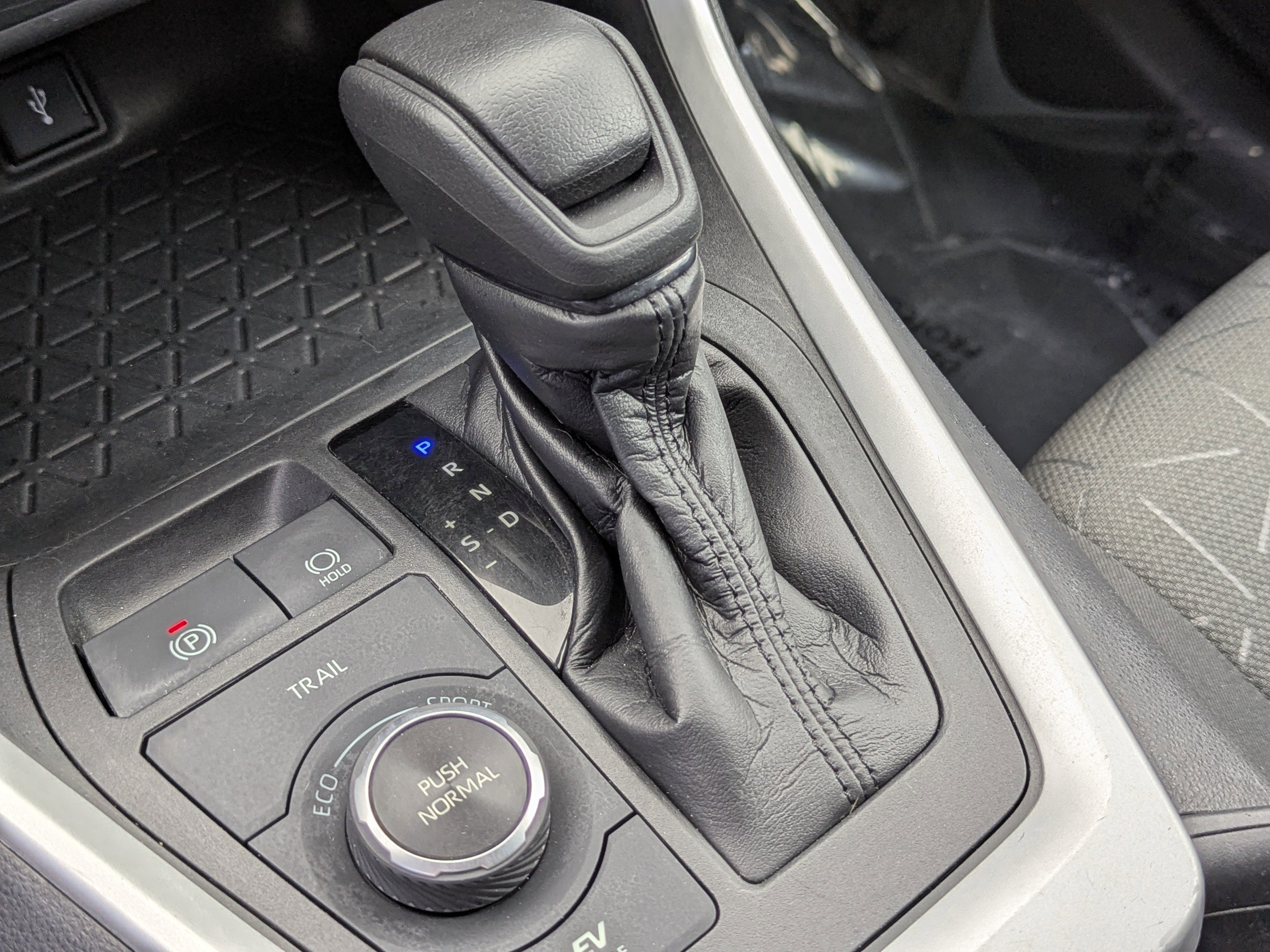 2021 Toyota RAV4 Hybrid XLE photo 20