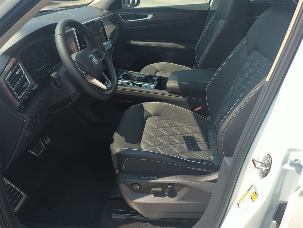 2025 Volkswagen Atlas SEL Premium R-Line photo 18