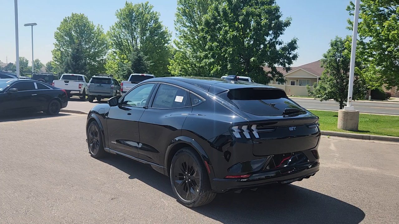 2025 Ford Mustang Mach-E GT photo 3