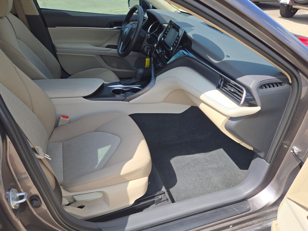 2022 Toyota Camry LE photo 4