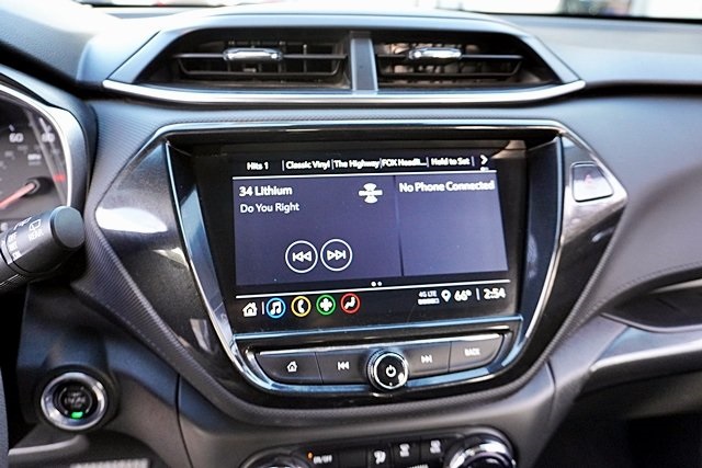 Used 2022 White Chevrolet LT image 23