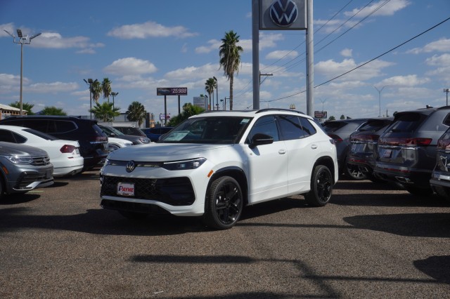 2026 Volkswagen Tiguan SE R-LINE BLACK's photo