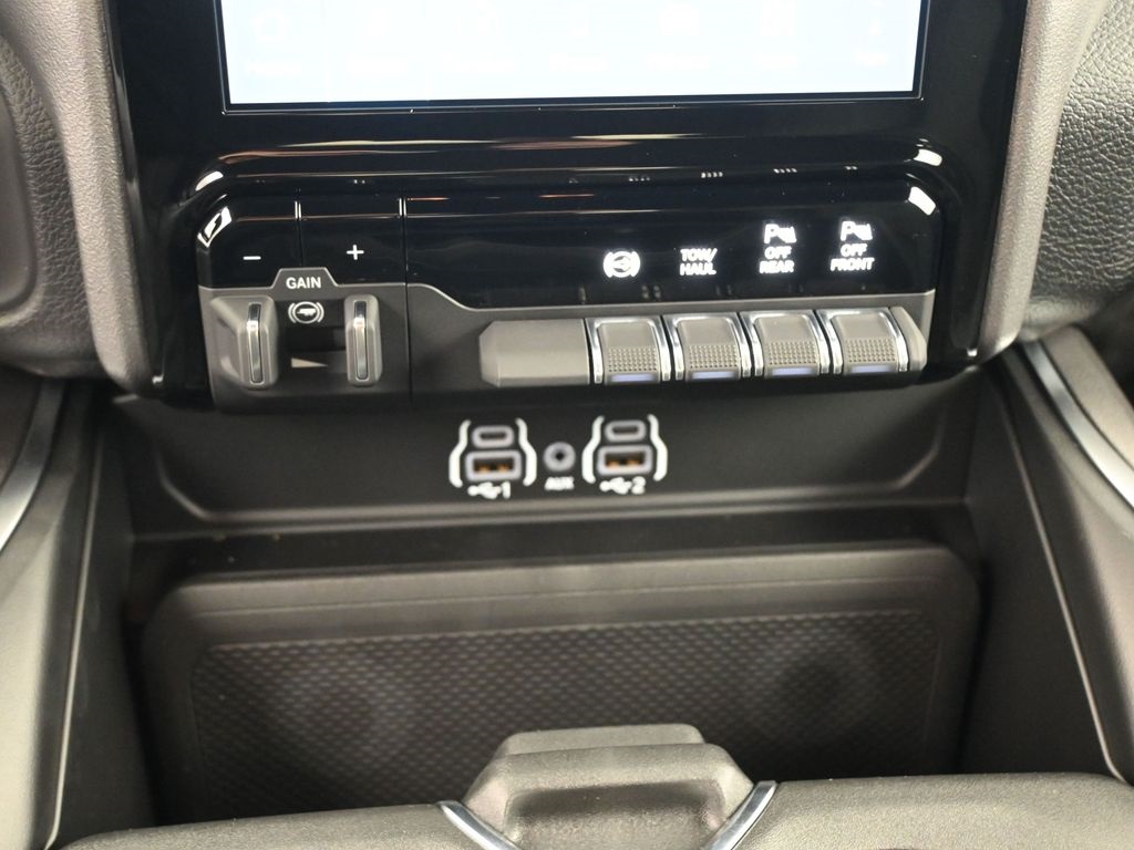 2025 Ram 2500 Big Horn photo 6