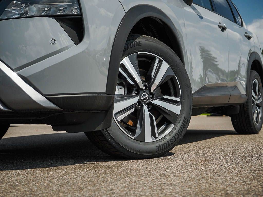 2025 Nissan Rogue SL photo 4