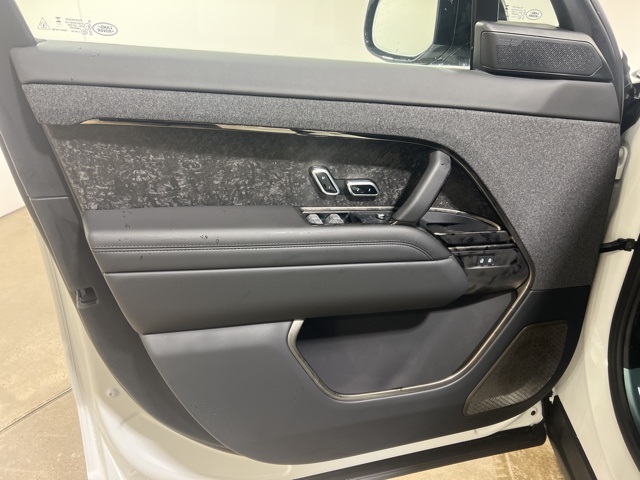 2025 Land Rover Range Rover Sport SE photo 8