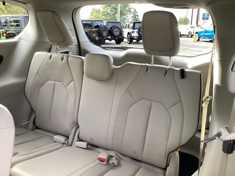2018 Chrysler Pacifica Limited photo 16
