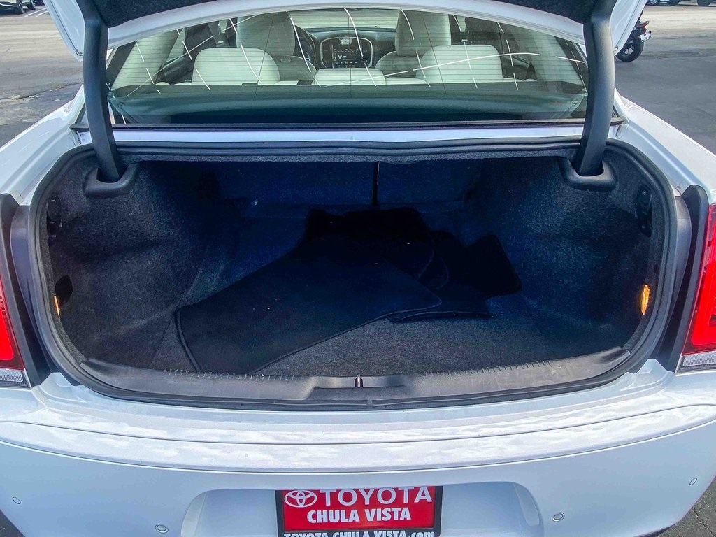 2021 Chrysler 300 Touring photo 24