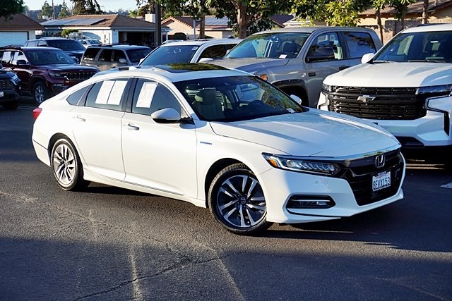 Used 2018  Honda Touring image 2