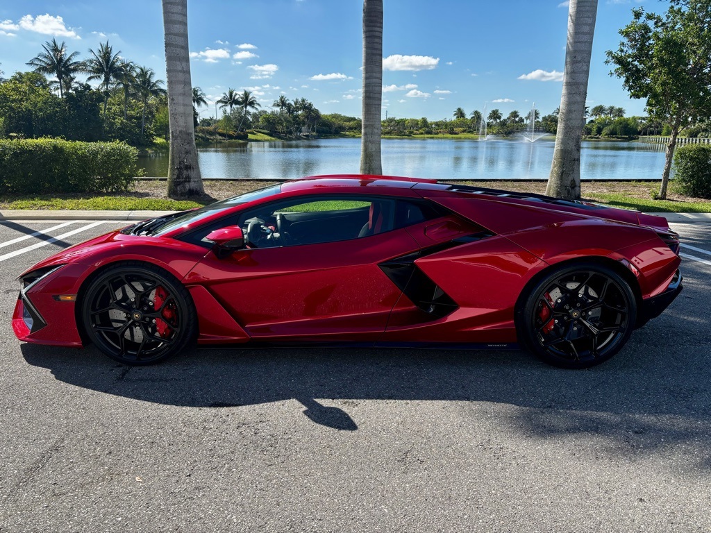 2025 Lamborghini Revuelto photo 10