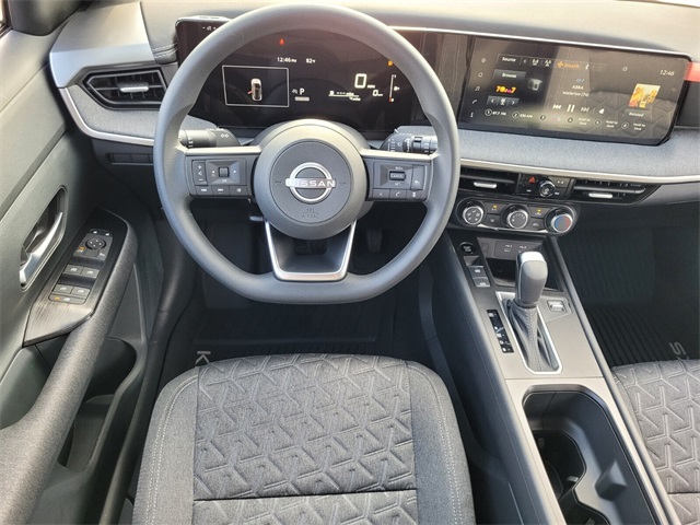 2025 Nissan Kicks SV photo 6