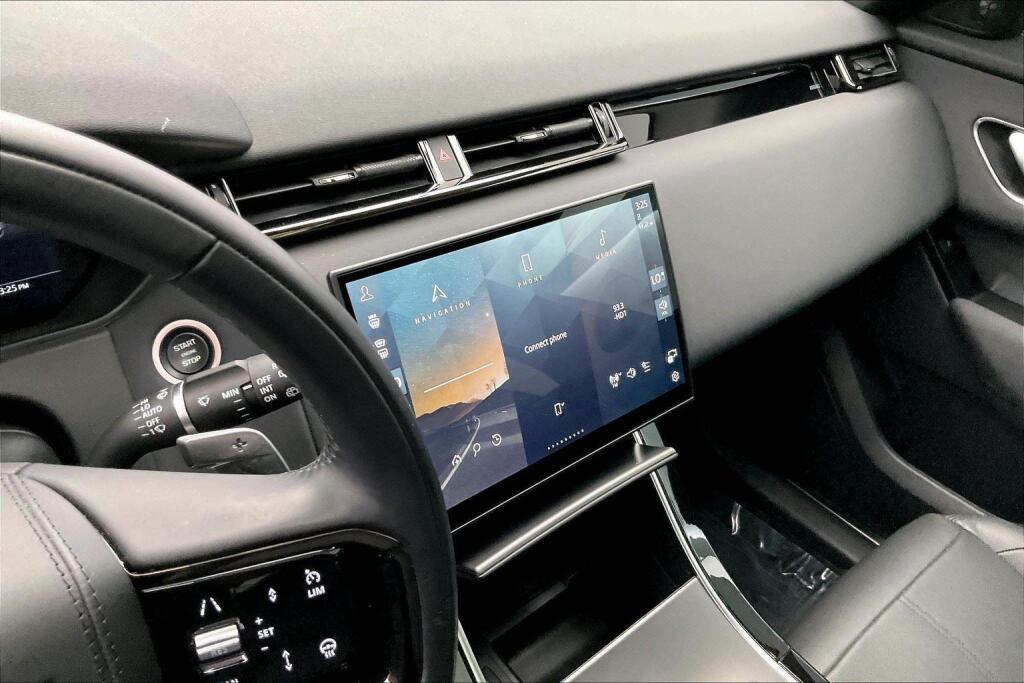 2025 Land Rover Range Rover Velar SE photo 4