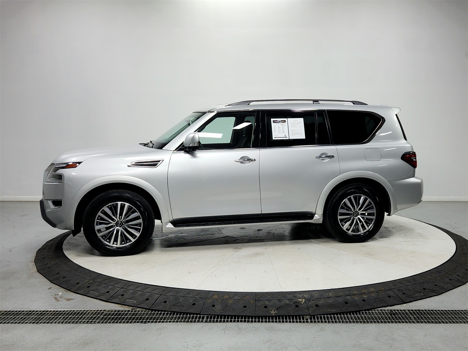2023 Nissan Armada SL photo 4