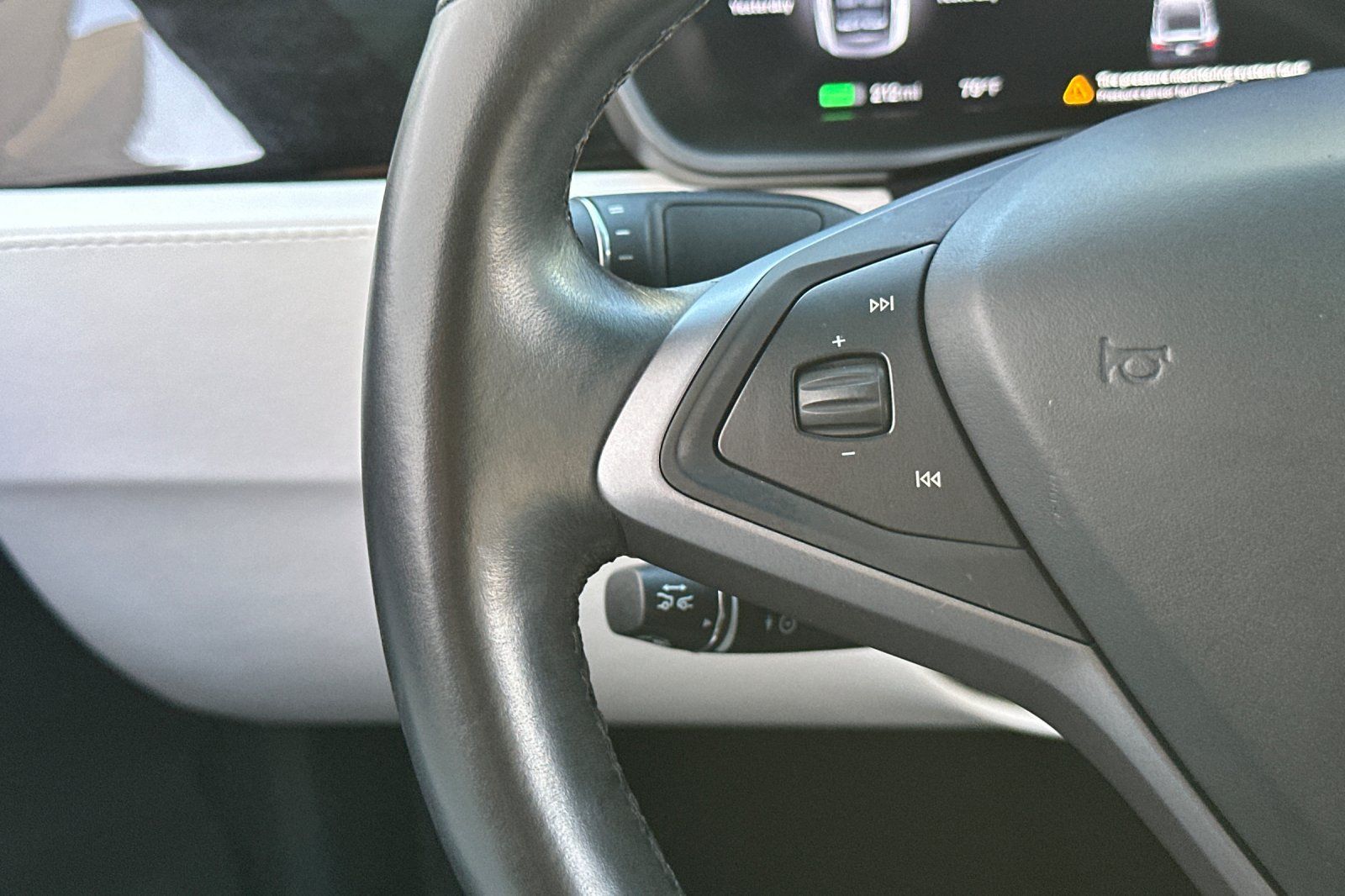 2020 Tesla Model X Long Range photo 23