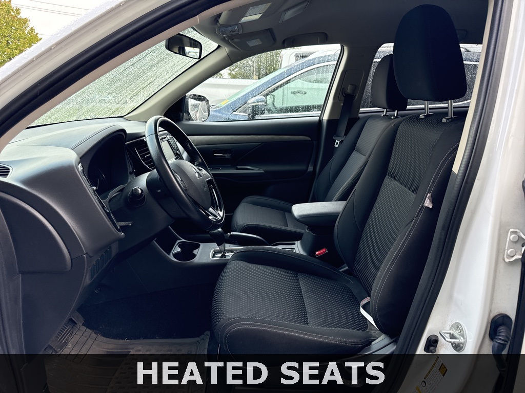 2016 Mitsubishi Outlander SE photo 3