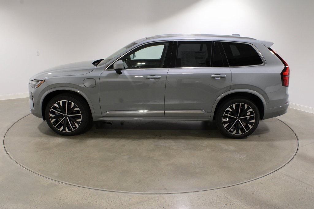 2026 Volvo XC90 T8 Plus photo 2
