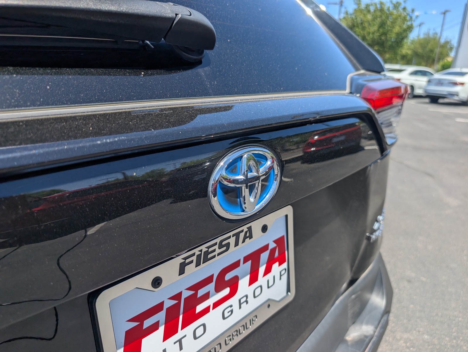 Used 2022 Midnight Black Metallic Toyota Hybrid XLE Premium image 34