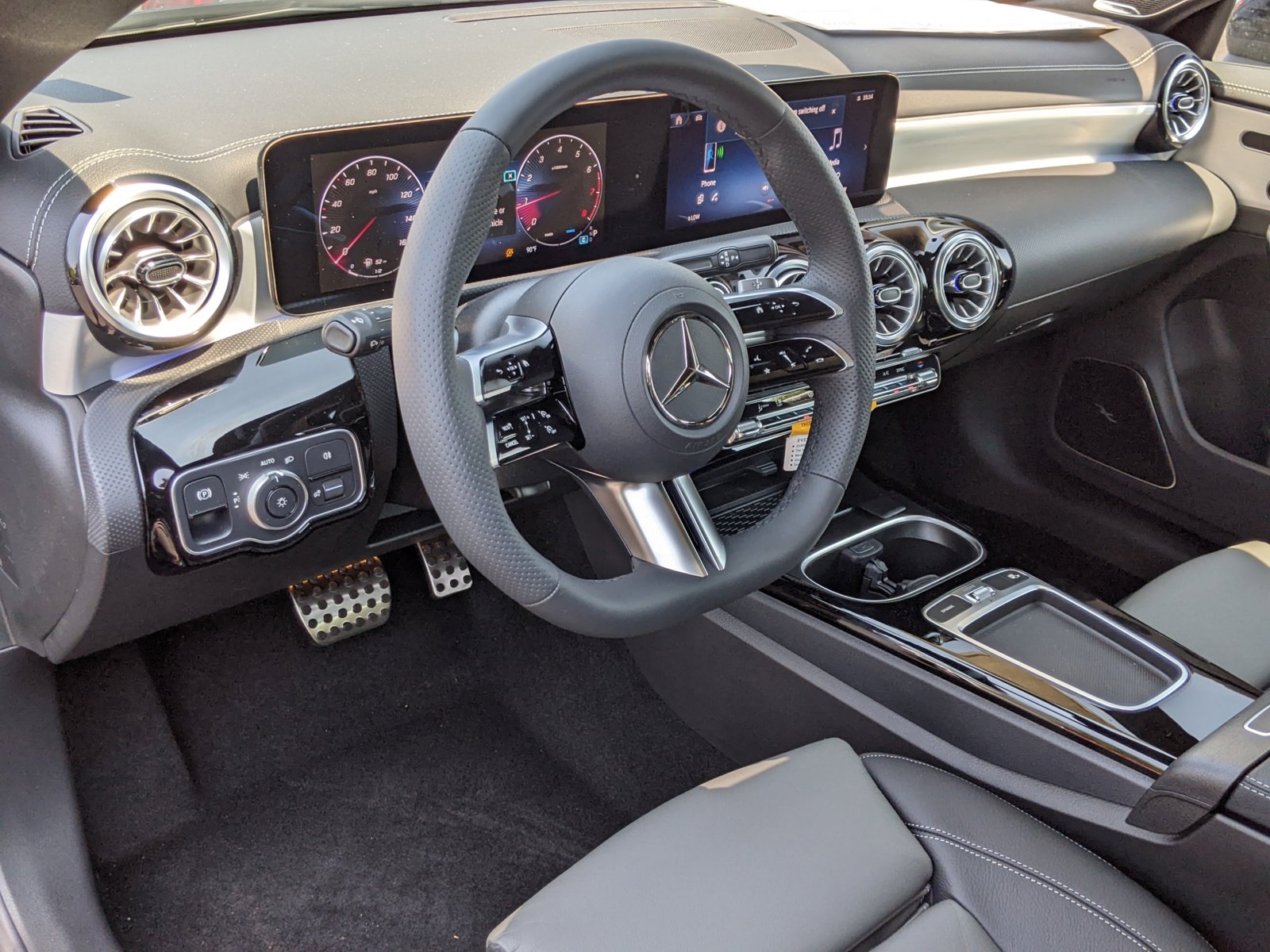 2025 Mercedes Benz CLA 250 4MATIC photo 3