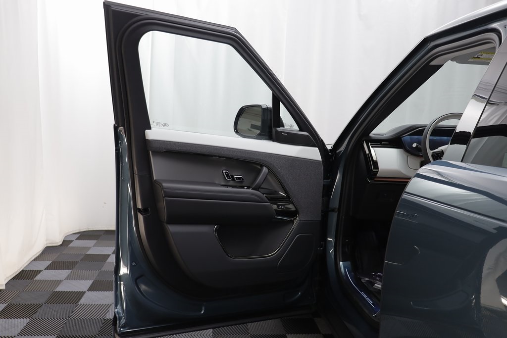 2025 Land Rover Range Rover Sport SE photo 6