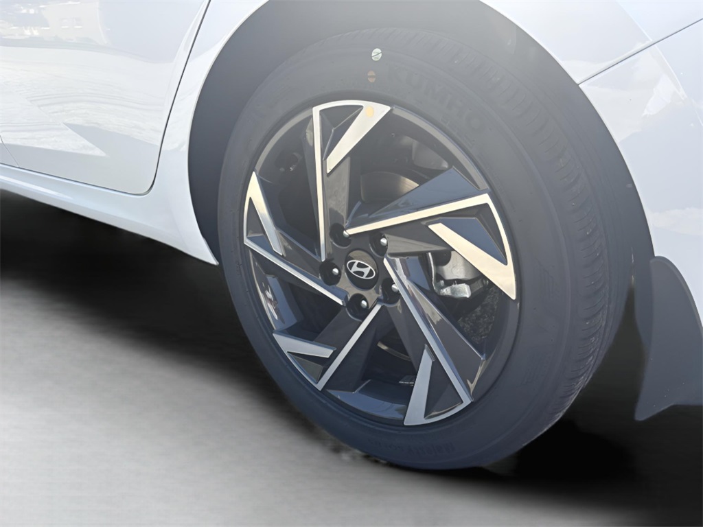 2025 Hyundai Elantra SEL Sport photo 6