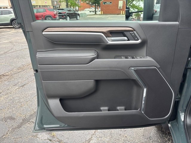 2025 Chevrolet Silverado 3500HD LT photo 18