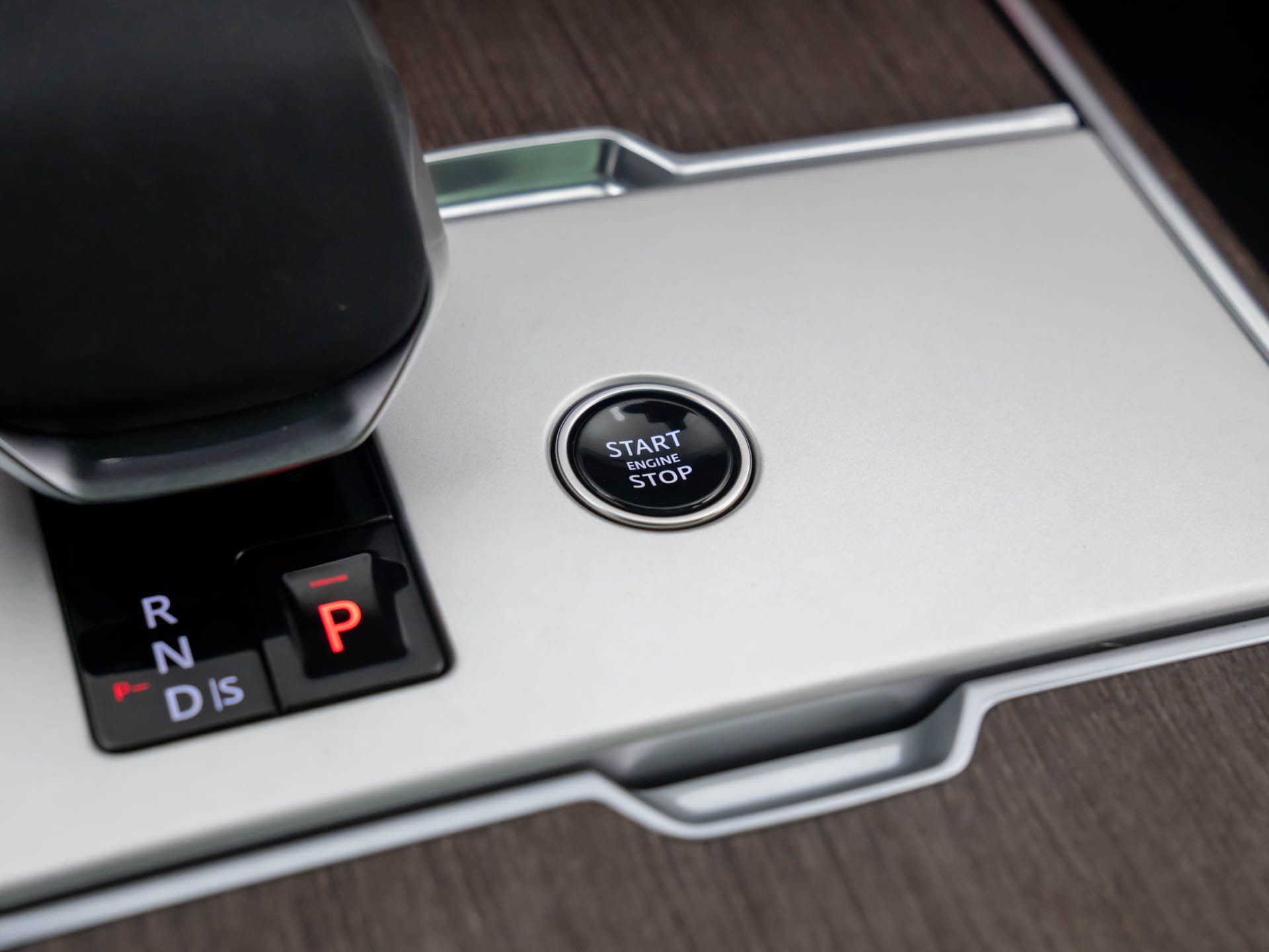 2025 Land Rover Range Rover SE photo 19