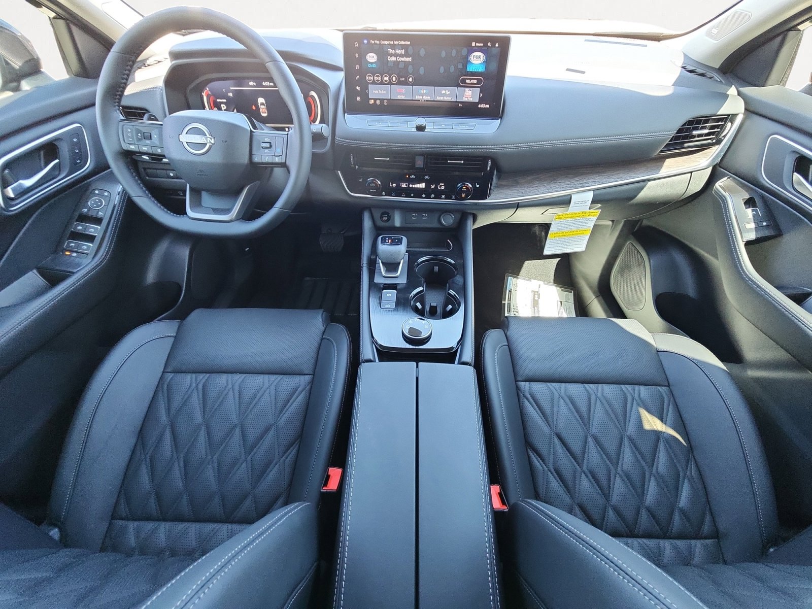 2025 Nissan Rogue Platinum photo 3