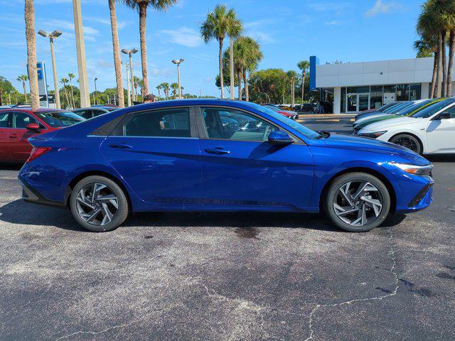 2024 Hyundai Elantra SEL Convenience photo 3