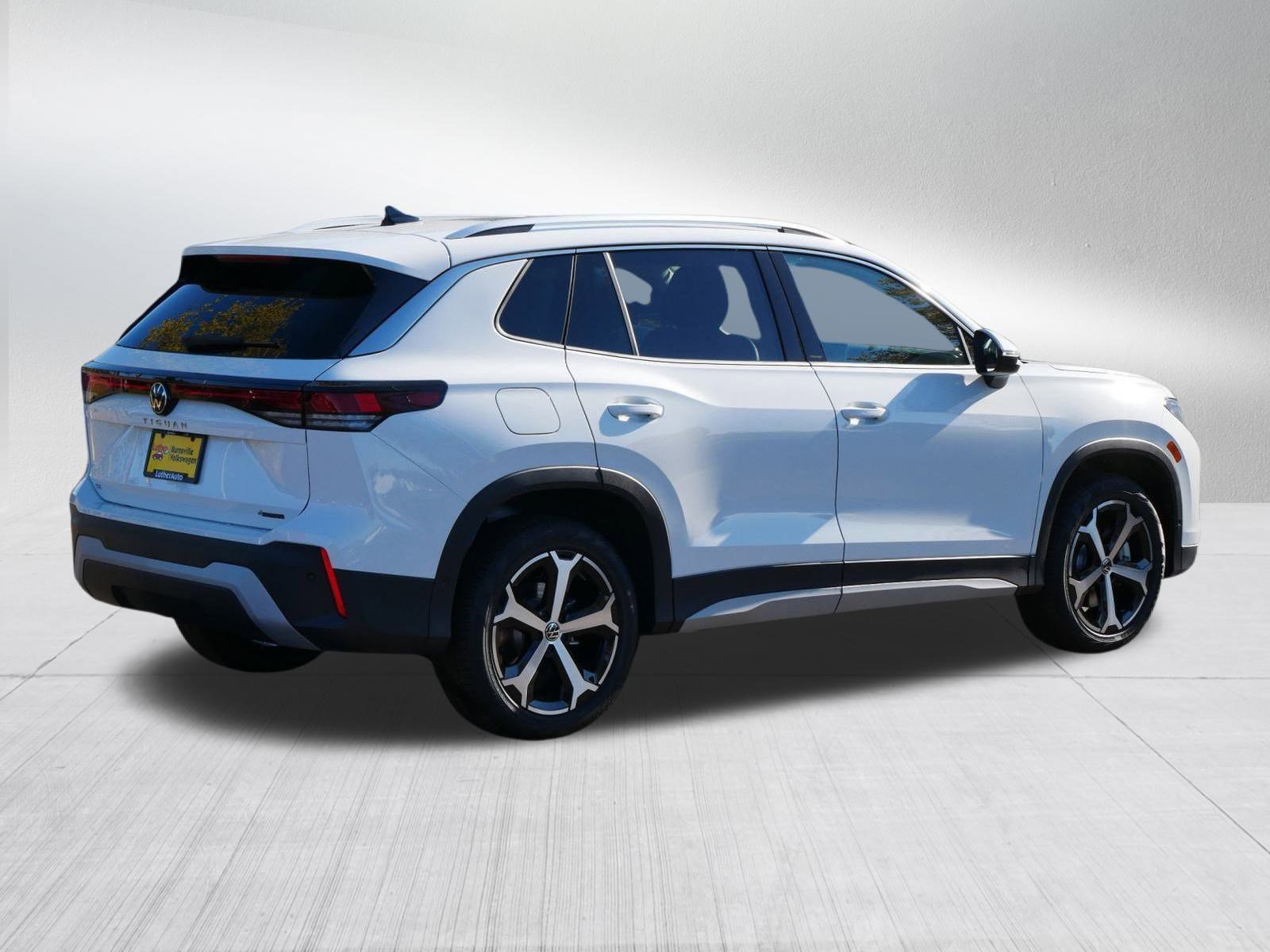2026 Volkswagen Tiguan SE photo 4