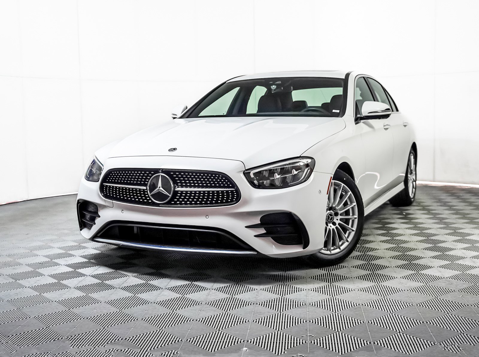 2023 Mercedes-Benz E-Class E350's photo