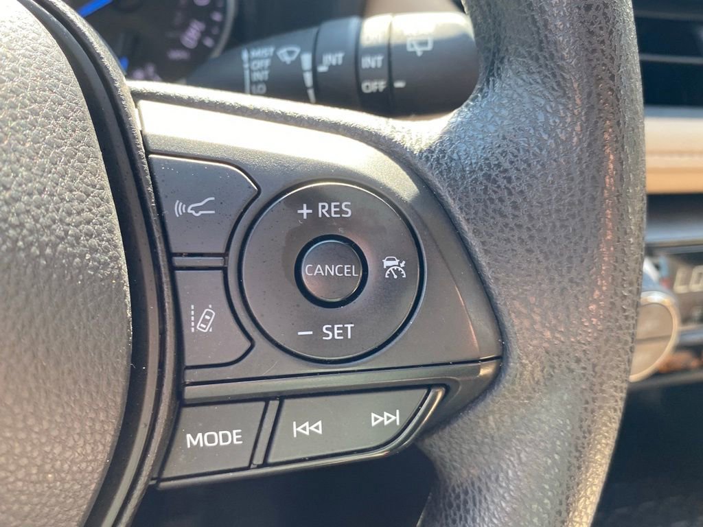 2022 Toyota RAV4 Hybrid XLE photo 22