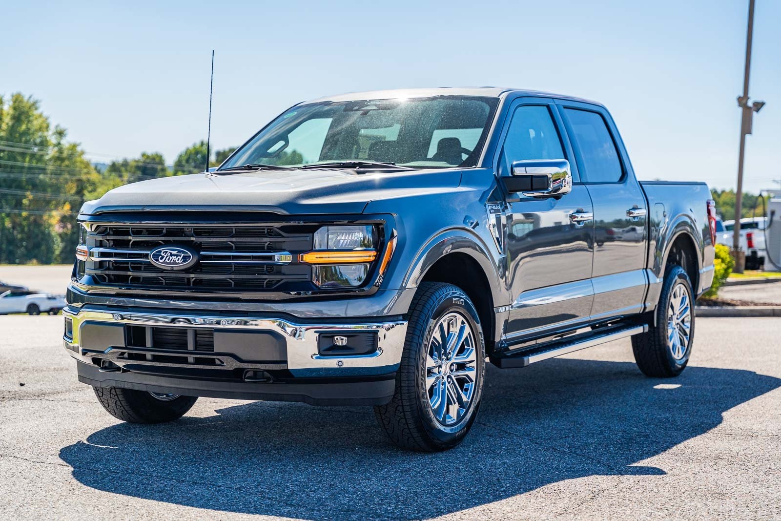 2025 Ford F-150 XLT photo 2