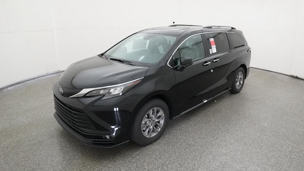 2026 Toyota Sienna XLE's photo