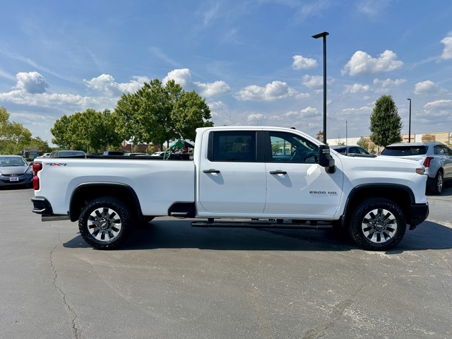 2024 Chevrolet Silverado 2500HD Custom photo 2