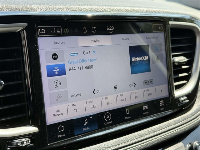 2023 Chrysler Pacifica Hybrid Touring L photo 3