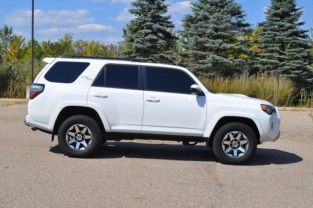 2020 Toyota 4Runner TRD Off-Road 4WD photo 2