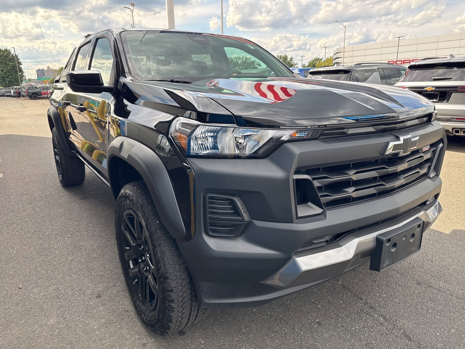 2025 Chevrolet Colorado Trail Boss photo 2