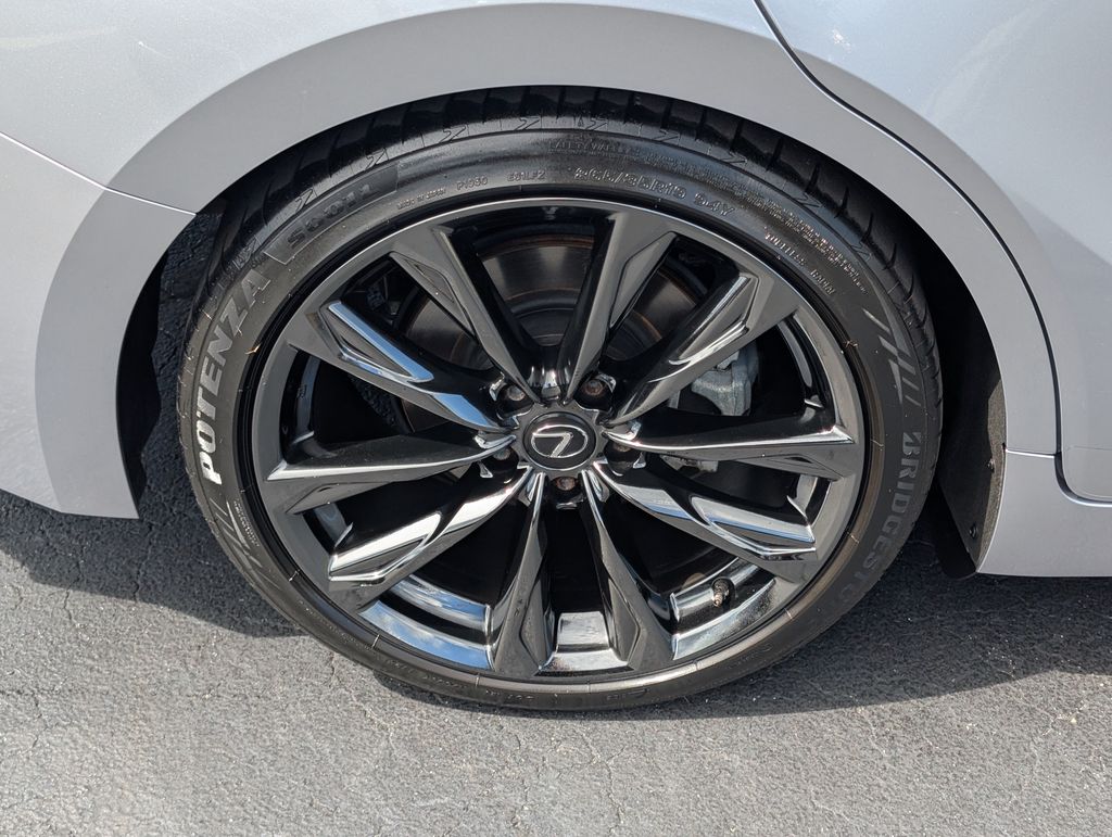 2023 Lexus IS 350 F SPORT photo 19