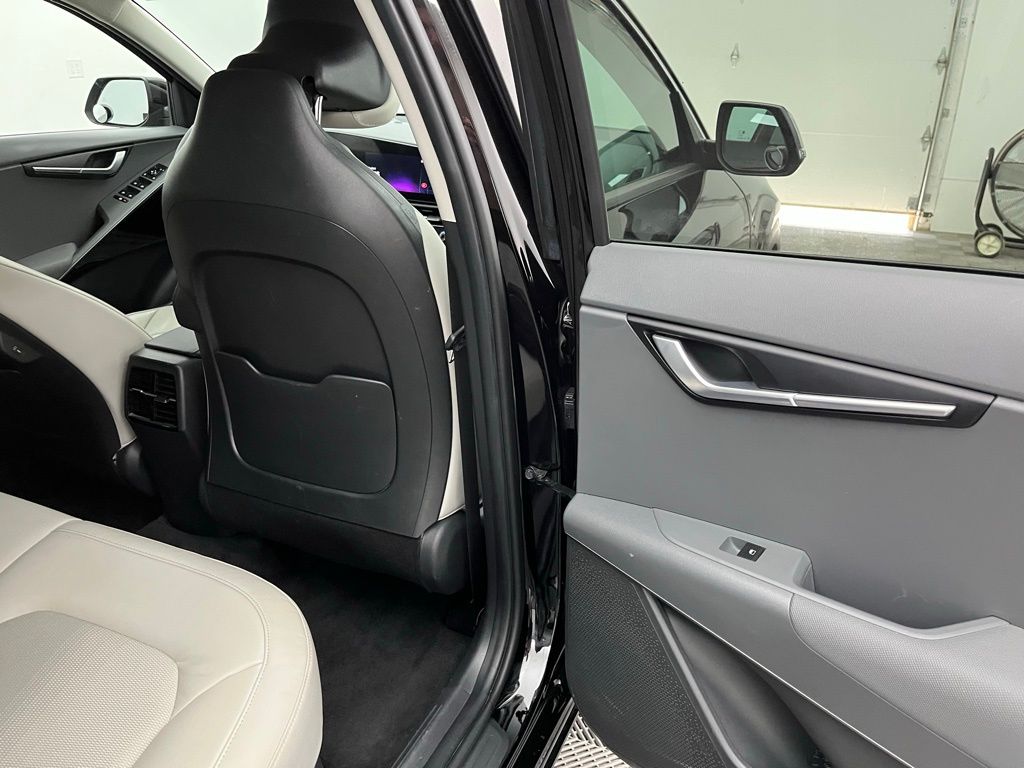 2023 Kia Niro EX photo 25