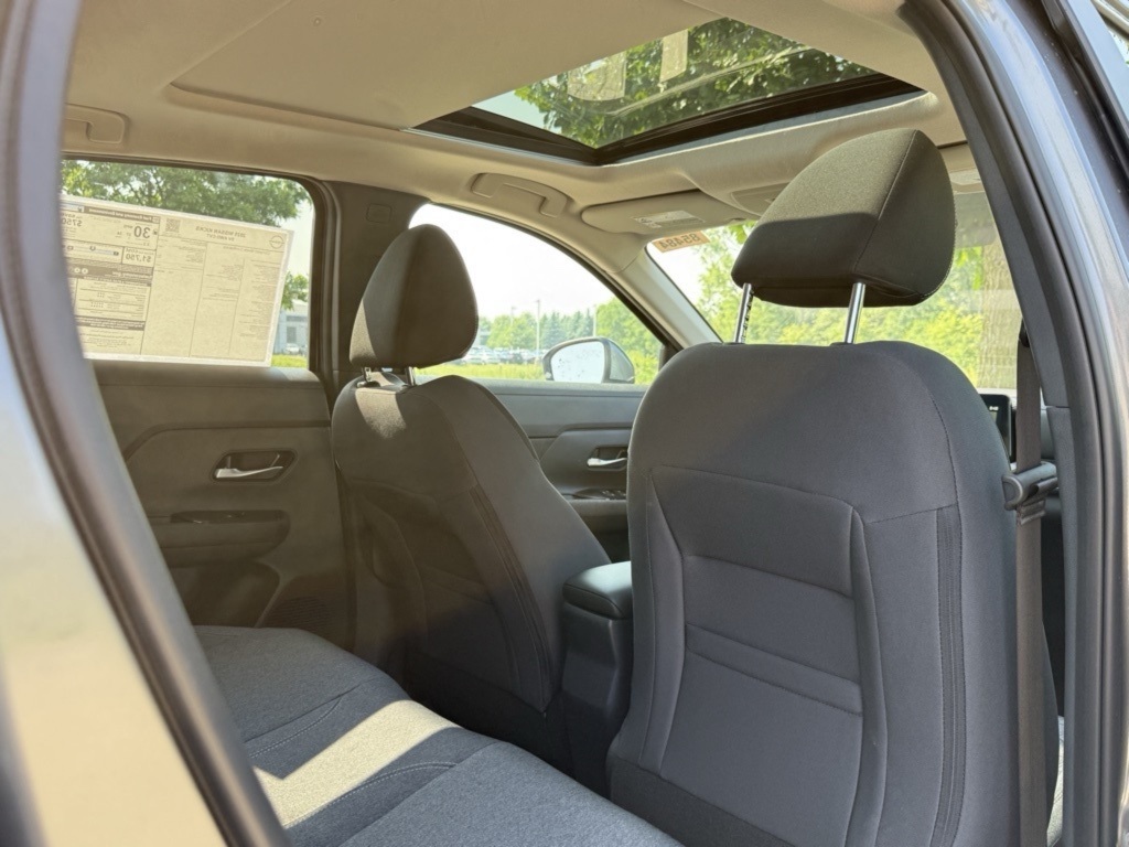 2025 Nissan Kicks SV photo 27