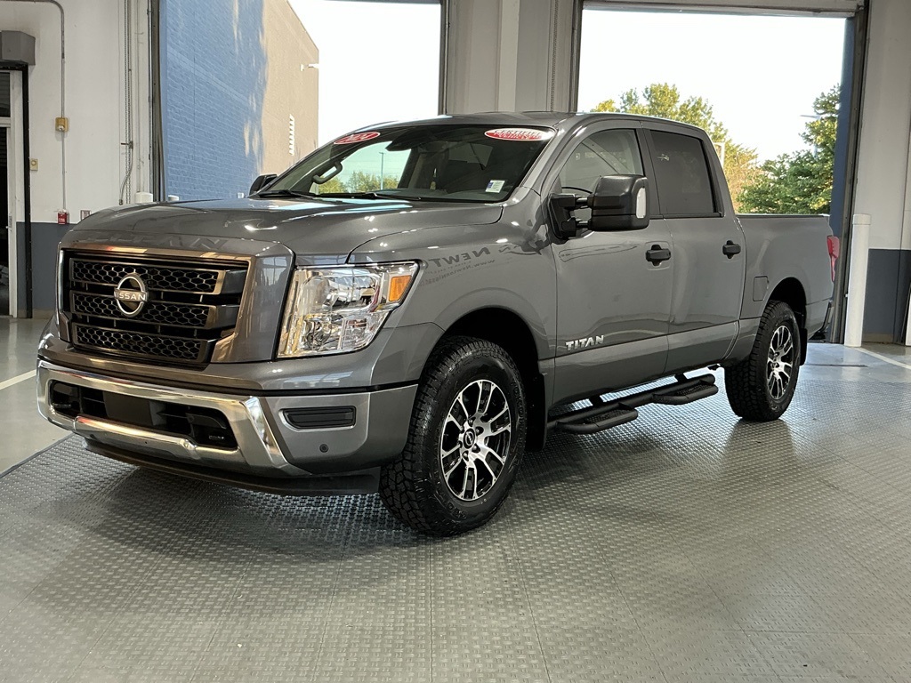 2024 Nissan Titan SV photo 2