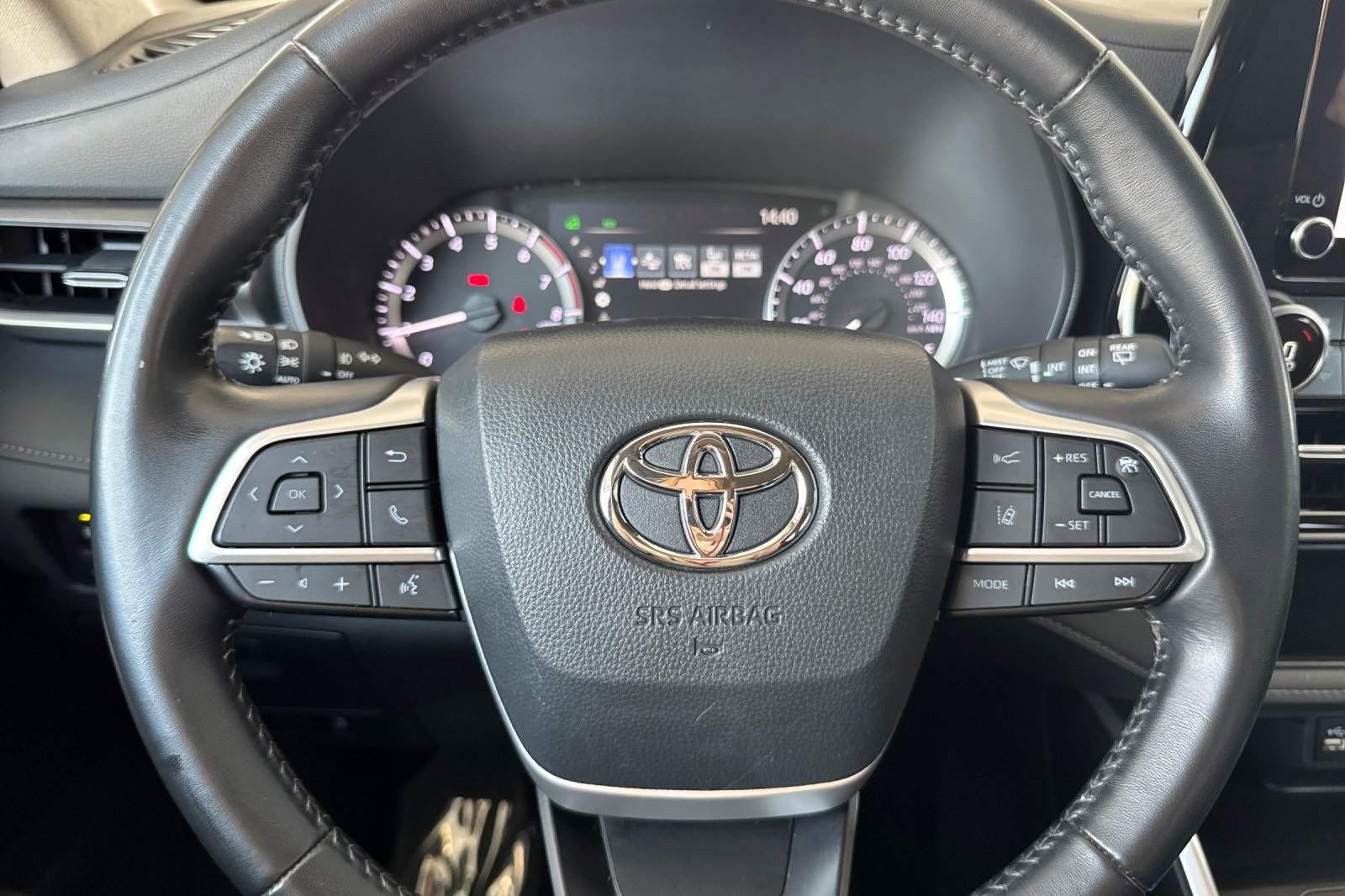 2024 Toyota Highlander LE photo 26