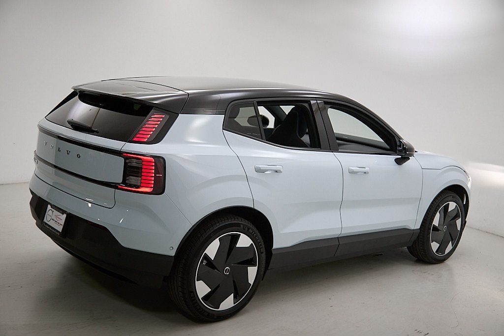 2025 VOLVO EX30 - Image 8